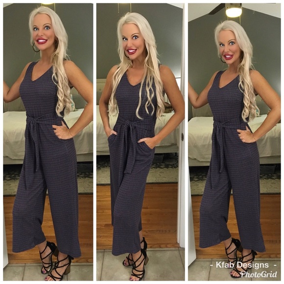 Pants - 🛍LAST 1! Soft Smocked Waist Cropped Jumpsuit!